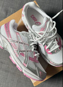 GEL PINK SNEAKERS