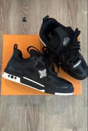 Skate black sneakers